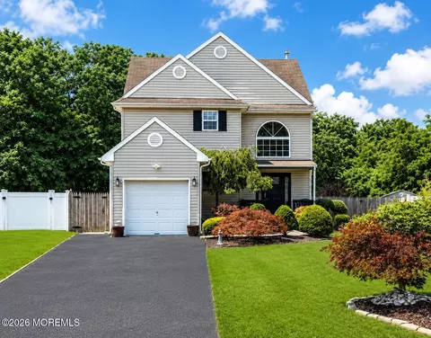 124 Atrium Dr, Brick, NJ 08723