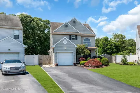 Exterior - 124 Atrium Dr, Brick, NJ 08723 photo 9 of 10