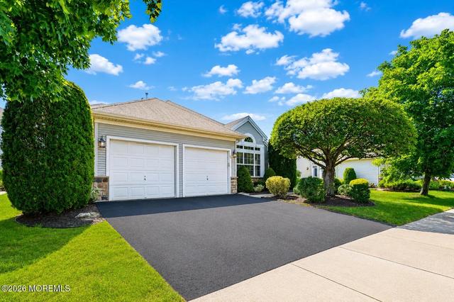 29 Arcadia Dr, Manchester, NJ 08759
