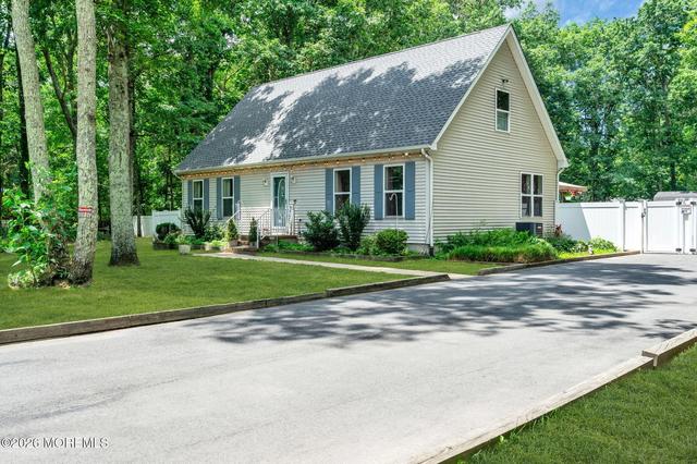 9 Walter Dr, Jackson, NJ 08527