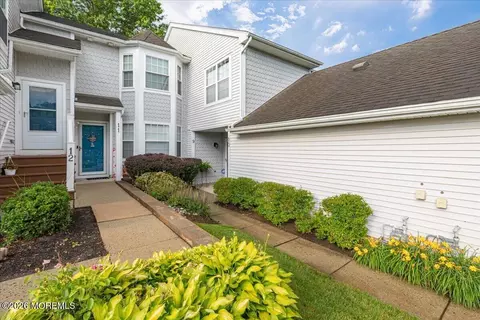 9 Evergreen Ct, Freehold, NJ 07728