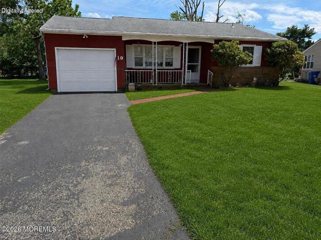 19 Sherwood Ct, Toms River, NJ 08757