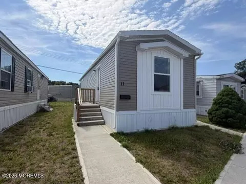 11 Avenue B, Hazlet, NJ 07730