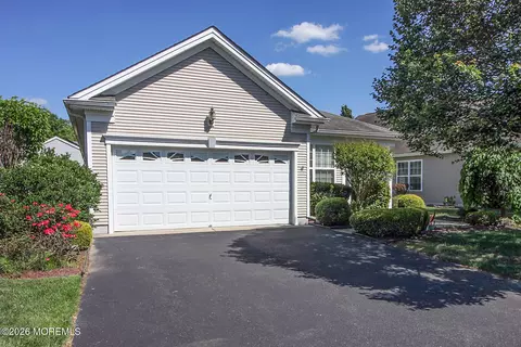 89 Huntington Dr, Jackson, NJ 08527