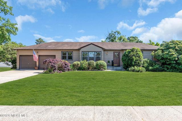 202 Yvonne Dr, Toms River, NJ 08753