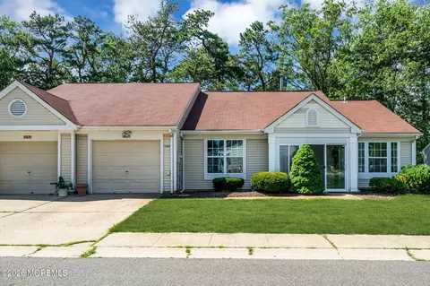 1206 Thornbury Ln # B, Manchester, NJ 08759