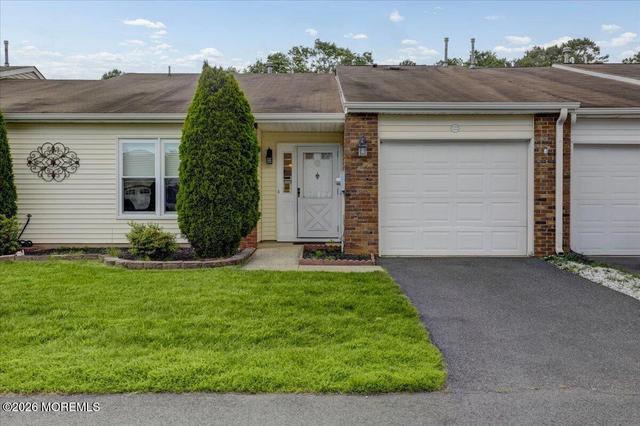 122 Maplecrest Dr W, Lakewood, NJ 08701