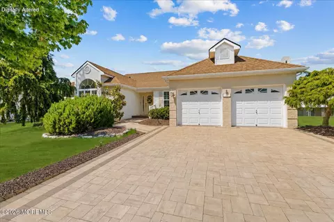 5 Harrow Ct, Toms River, NJ 08757