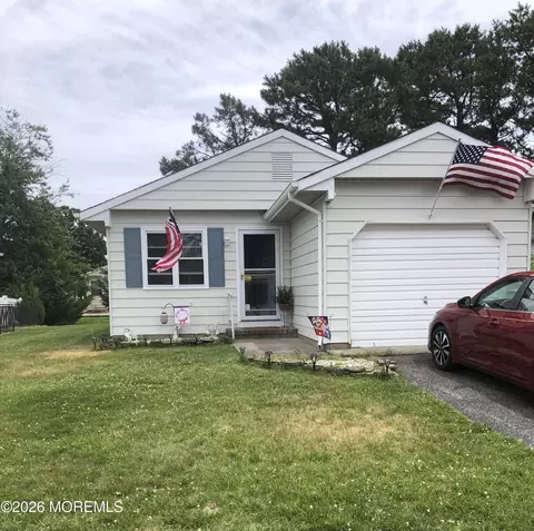 10 Saint Tropez Ct, Toms River, NJ 08757