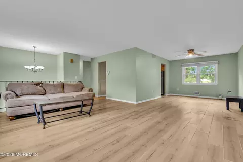 52 Lorelei Dr, Howell, NJ 07731