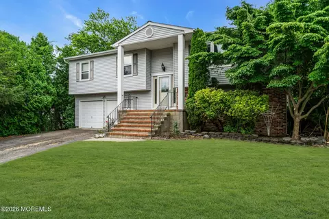 52 Lorelei Dr, Howell, NJ 07731