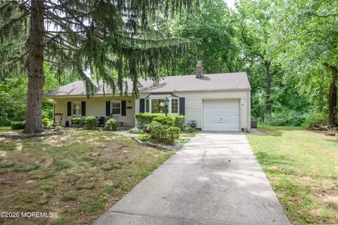 17 Butler Ln #17, Middletown, NJ 07748