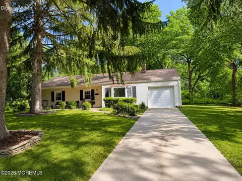 17 Butler Ln #17, Middletown, NJ 07748