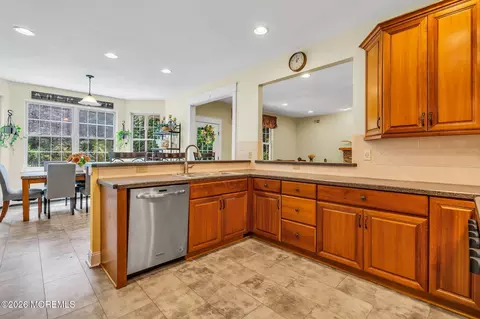 Kitchen - 77 Savannah Rd, Jackson, NJ 08527 photo 9 of 10