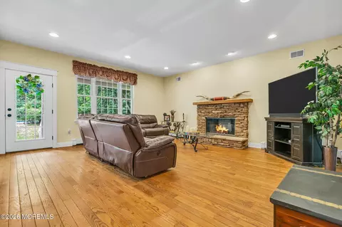 Living - 77 Savannah Rd, Jackson, NJ 08527 photo 3 of 3