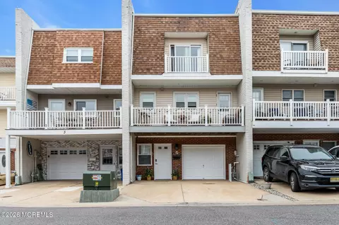 5 Sandpiper Ln, Sea Bright, NJ 07760