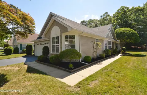 2898 Lenox St, Toms River, NJ 08755