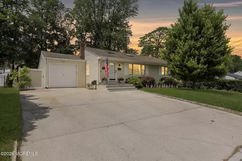 208 Martin Pl, Middletown, NJ 07748