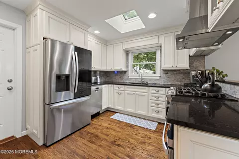 208 Martin Pl, Middletown, NJ 07748