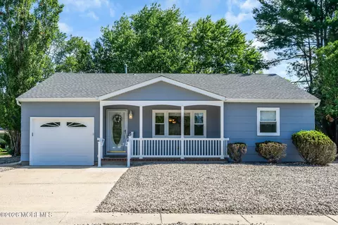 106 Hatfield Ct, Toms River, NJ 08757