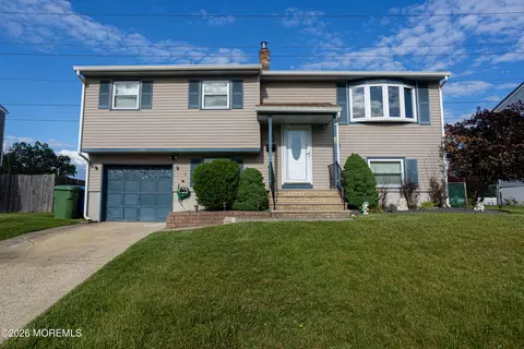 10 Schmitt St, Sayreville, NJ 08872
