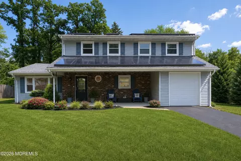 10 Violante Ct, Eatontown, NJ 07724