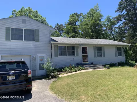 1764 Lockhart St, Toms River, NJ 08757