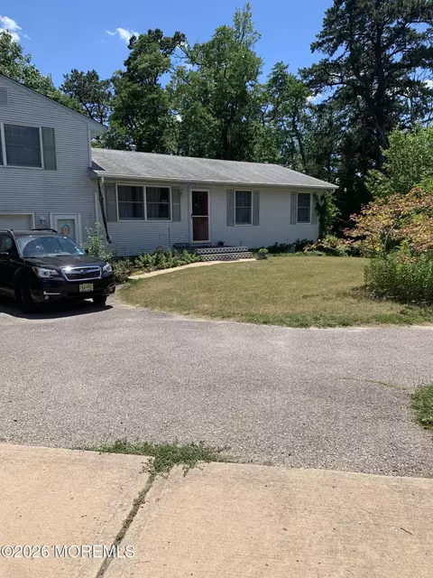 1764 Lockhart St, Toms River, NJ 08757