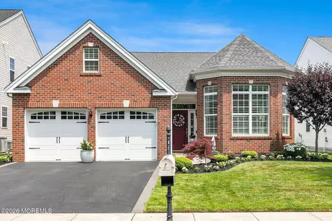25 Northcrest Dr, Tinton Falls, NJ 07724