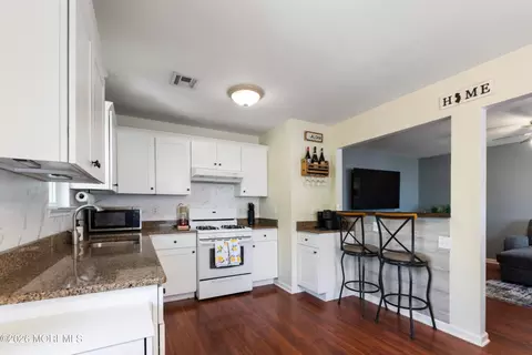 Kitchen - 131 Bayview Dr, Brick, NJ 08723 photo 2 of 2