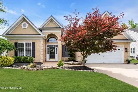 14 Dunberry Dr, Freehold, NJ 07728
