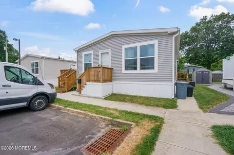 2 Justin Ct, Hazlet, NJ 07730
