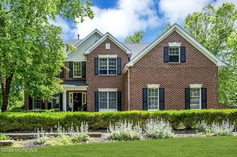 8 Steeplechase Ln, Asbury, NJ 08802