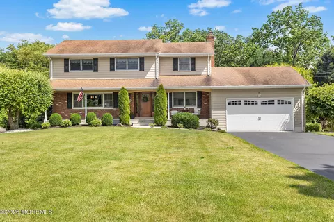 22 Meadowbrook Ln, Freehold, NJ 07728