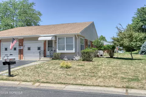 13 Hamilton Ln #B, Whiting, NJ 08759