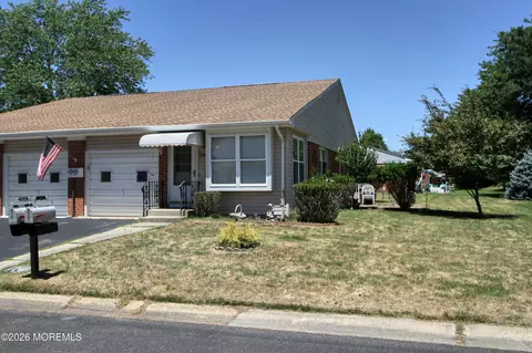 13 Hamilton Ln #B, Whiting, NJ 08759