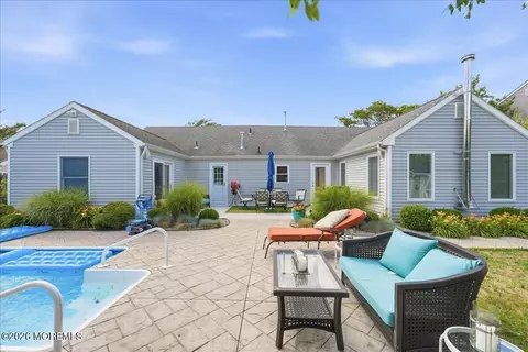 1079 Cavan Dr, Toms River, NJ 08753