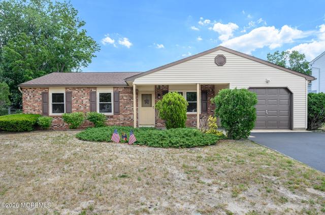 5 Evergreen Pl, Howell, NJ 07731