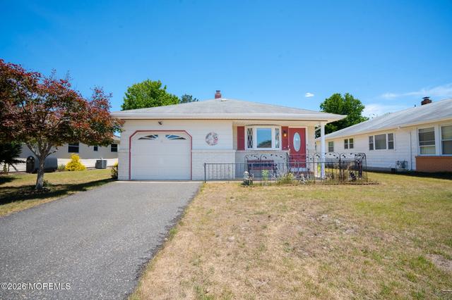 6 Bolans Ct, Toms River, NJ 08757