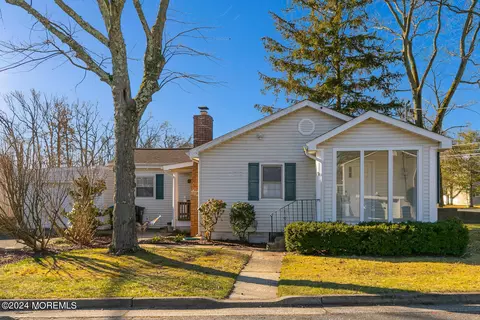717 Harmony Rd, North Middletown, NJ 07748