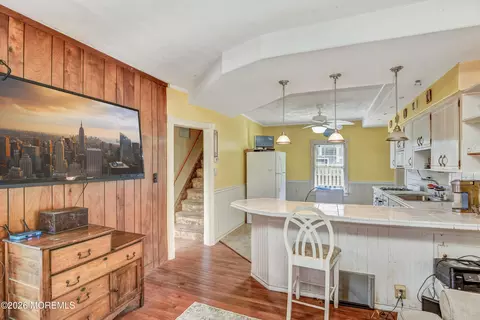43 Center Ave, Leonardo, NJ 07737