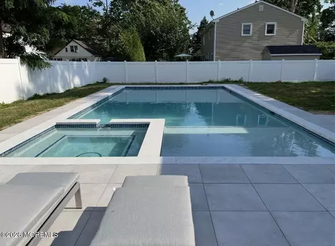 135 Ampere Ave, Oakhurst, NJ 07755