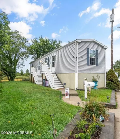 32 Bayshore Mobile Mnr, Hazlet, NJ 07730