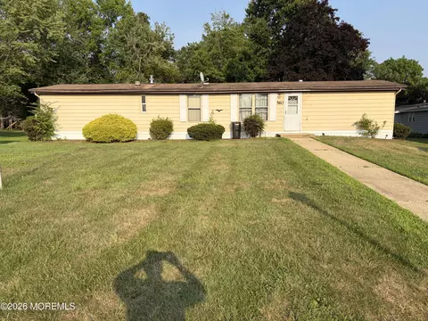 560 Sara Dr, Freehold, NJ 07728