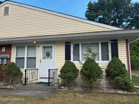 9 Wintergreen Ln #B, Whiting, NJ 08759