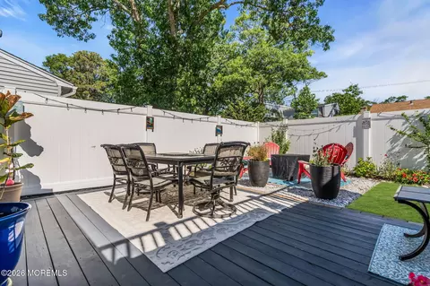 Exterior - 442 Mohawk Dr, Brick, NJ 08723 photo 5 of 9