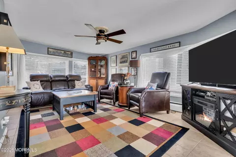 Living - 442 Mohawk Dr, Brick, NJ 08723 photo 2 of 2