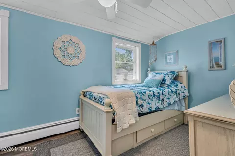 Bedroom - 442 Mohawk Dr, Brick, NJ 08723 photo 1 of 5