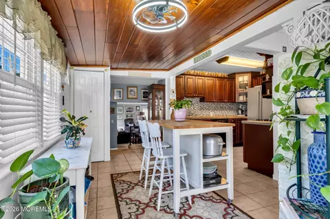 Kitchen - 442 Mohawk Dr, Brick, NJ 08723 photo 3 of 3