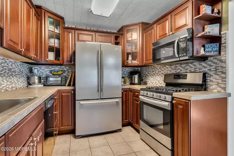 Kitchen - 442 Mohawk Dr, Brick, NJ 08723 photo 1 of 3